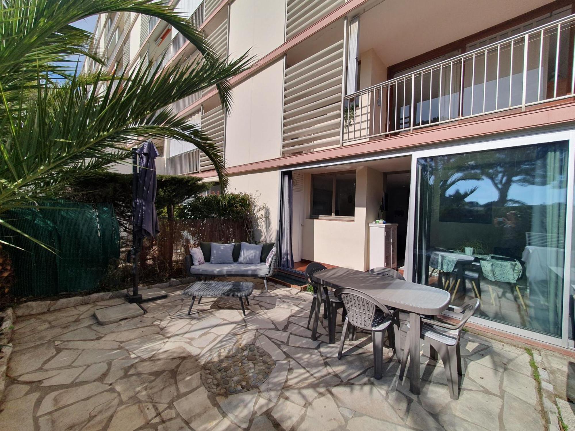 Les Palmiers Apartment